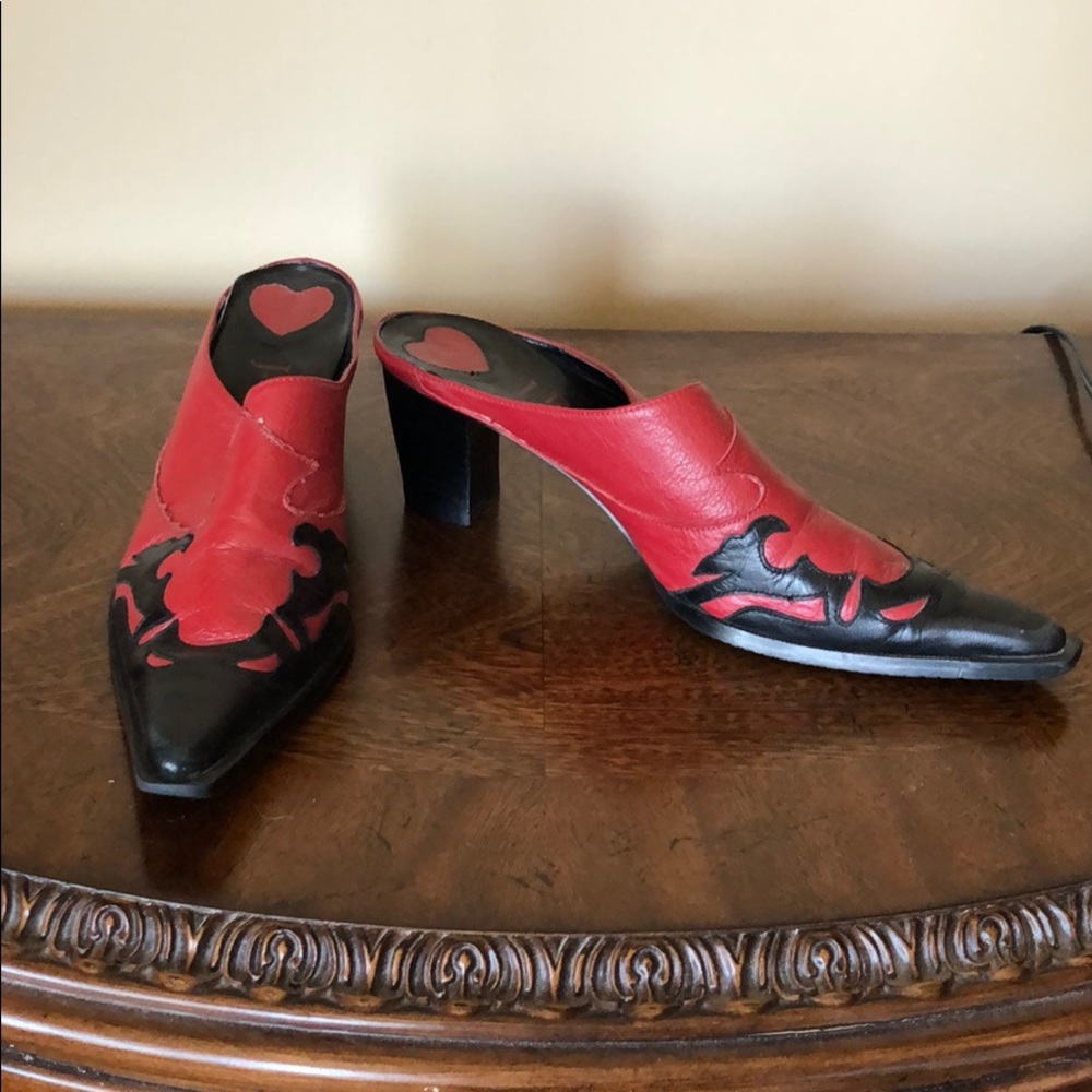 Leather clogs